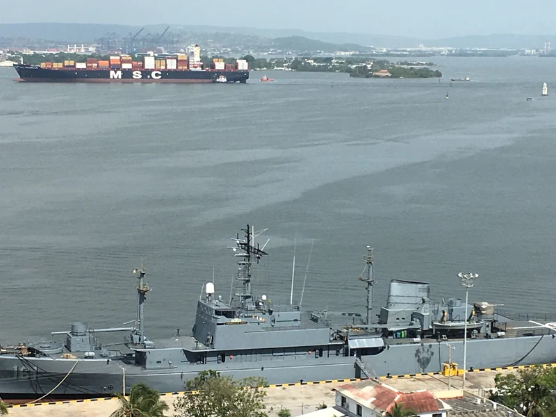 Buque de la Armada Colombiana ARC Cartagena de Indias en el puerto de Cartagena
